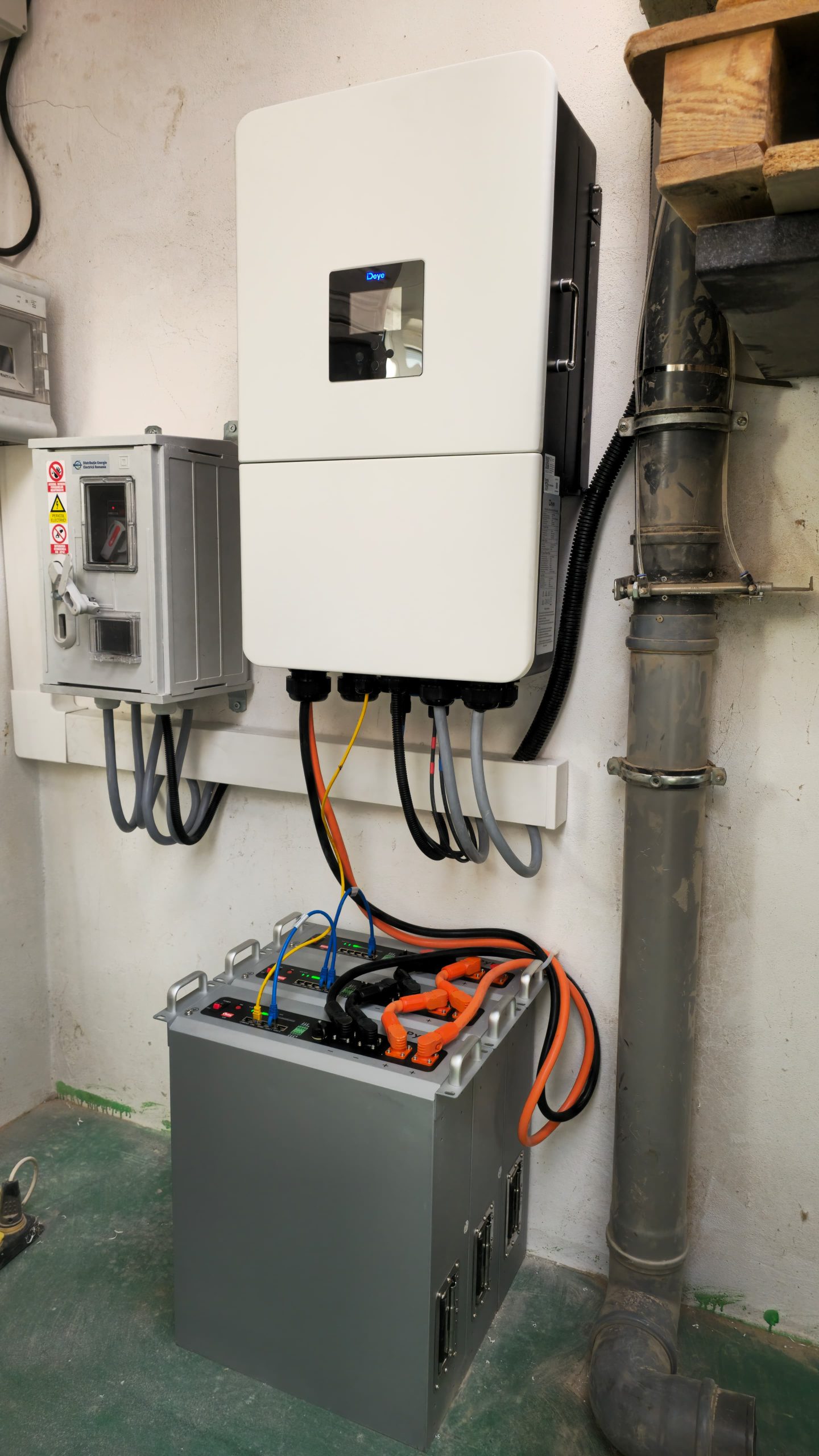 Sistem fotovoltaic hibrid Deye