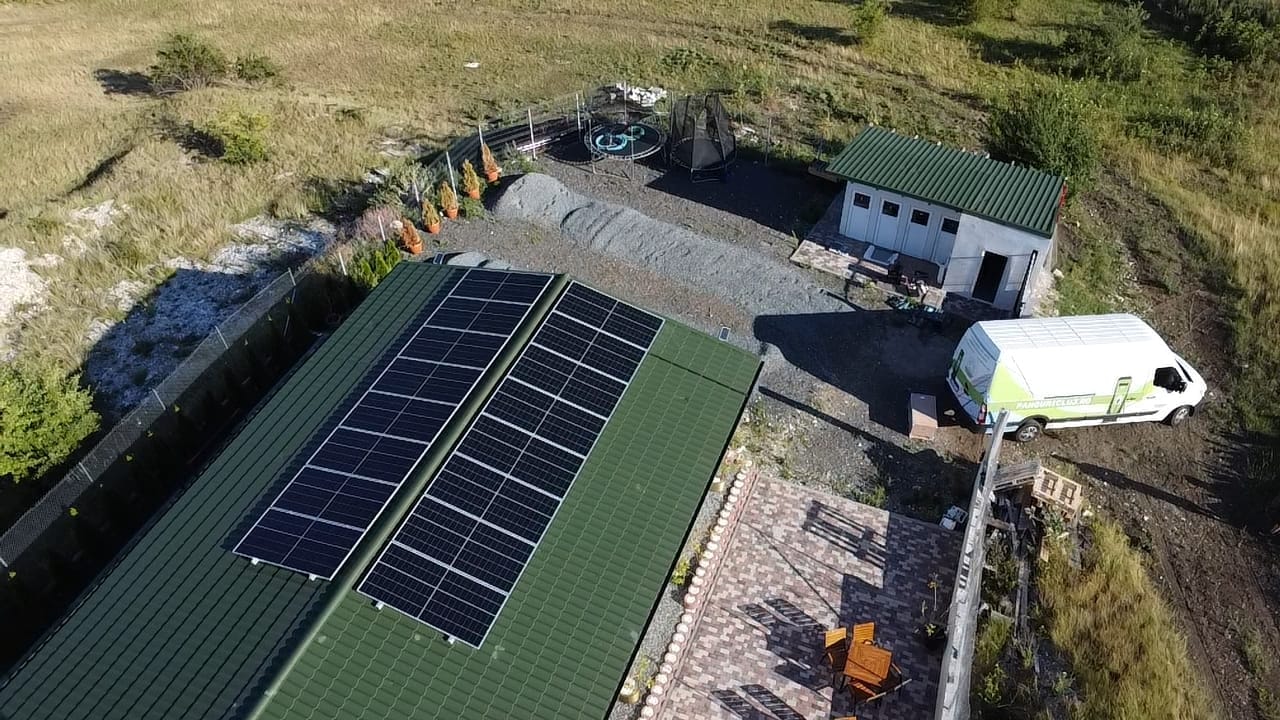 Viață off-grid fără griji cu soluția DEYE + baterii!