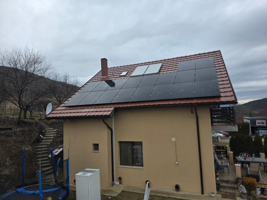 Sistem fotovoltaic hibrid - Cluj-Napoca cu stabilizator