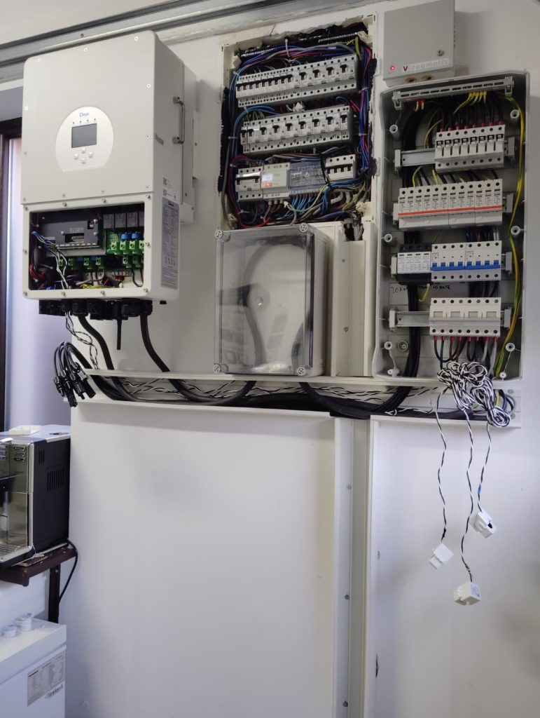 Sisteme Deye hibride trifazate cu baterii GB-L high voltage în Cluj-Napoca