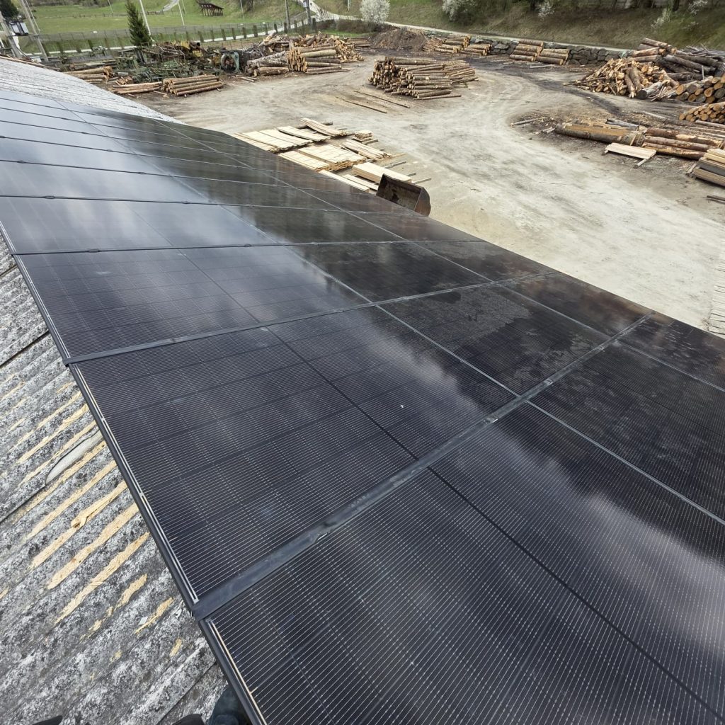Sistem fotovoltaic pentru industria lemnului