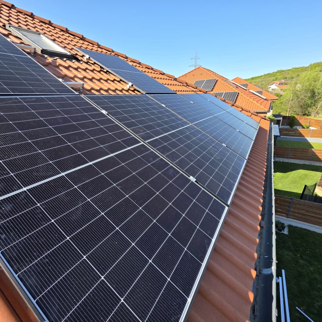 Sistem fotovoltaic monofazat Deye 6kW cu acumulator LiFePO4 Pytes V12