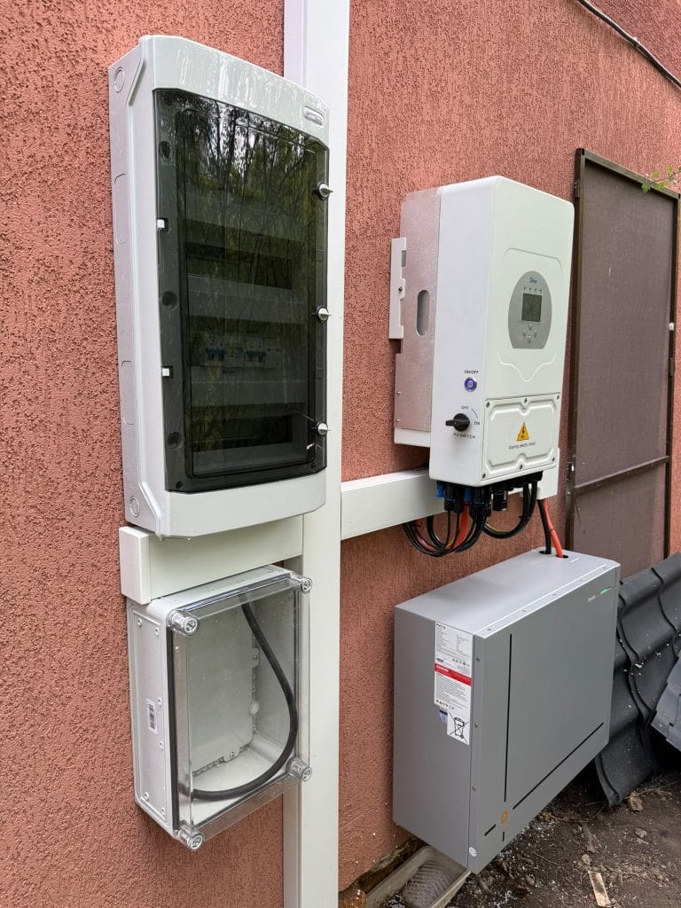 Montaj sisteme fotovoltaice hibrid in Cluj-Napoca: Solis, Deye, Huawei, Victron Energy