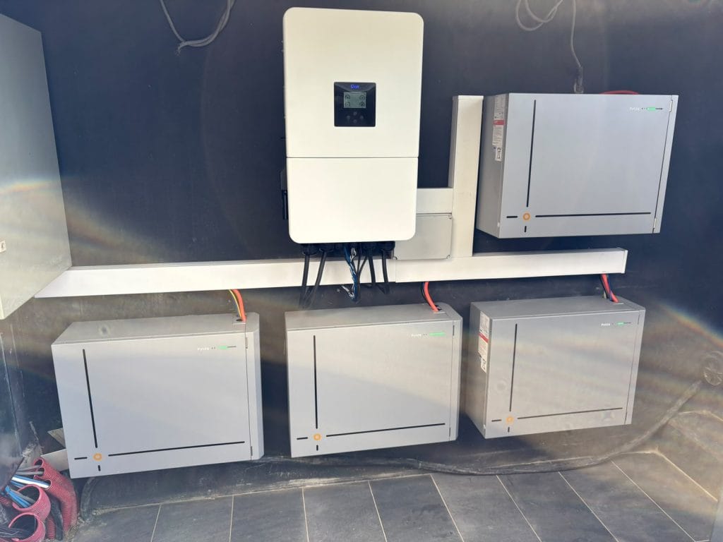 Montaj sisteme fotovoltaice hibrid in Cluj-Napoca: Solis, Deye, Huawei, Victron Energy