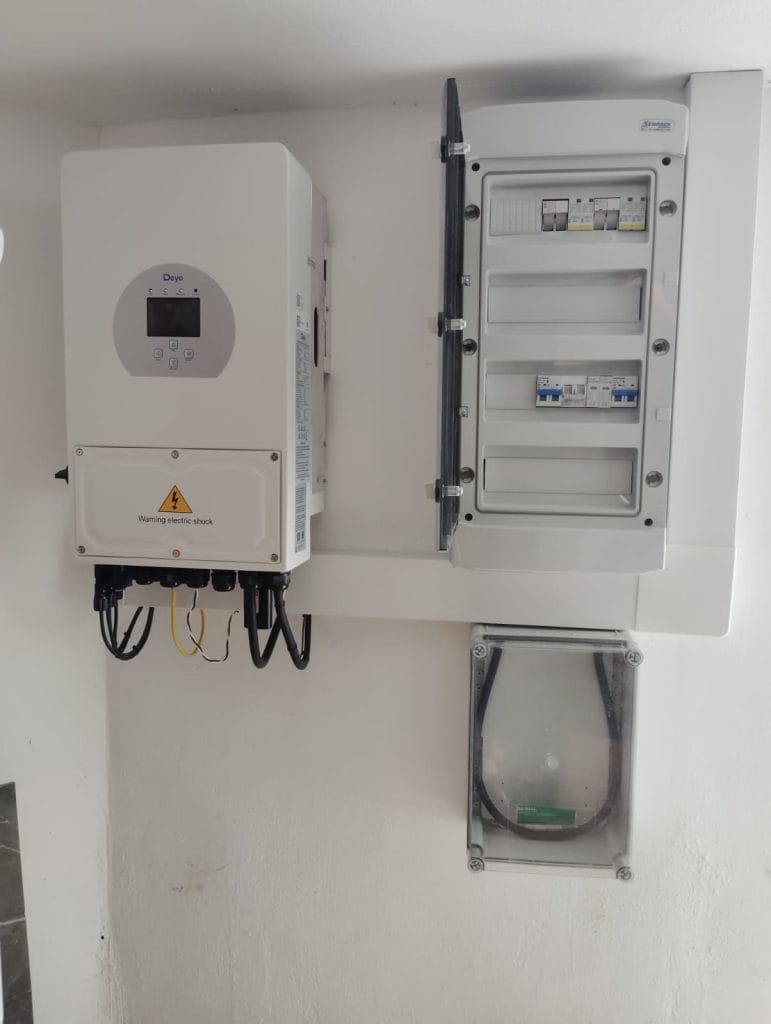 Montaj sisteme fotovoltaice hibrid in Cluj-Napoca: Solis, Deye, Huawei, Victron Energy