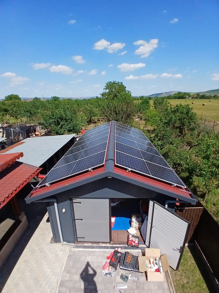 Montaj sisteme fotovoltaice hibrid in Cluj-Napoca: Solis, Deye, Huawei, Victron Energy